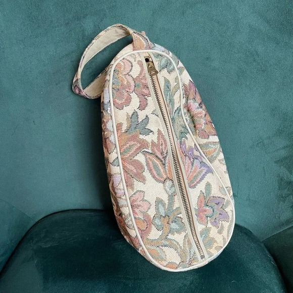 Handbags - 1970s floral tapestry makeup/toiletries bag
